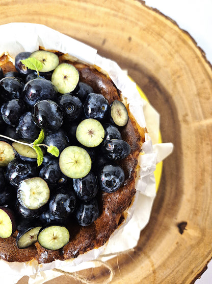 Basque Burnt Cheesecake ( 6 Inches ) Topped Fresh Fruit