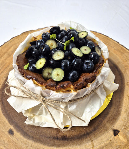 Basque Burnt Cheesecake ( 6 Inches ) Topped Fresh Fruit