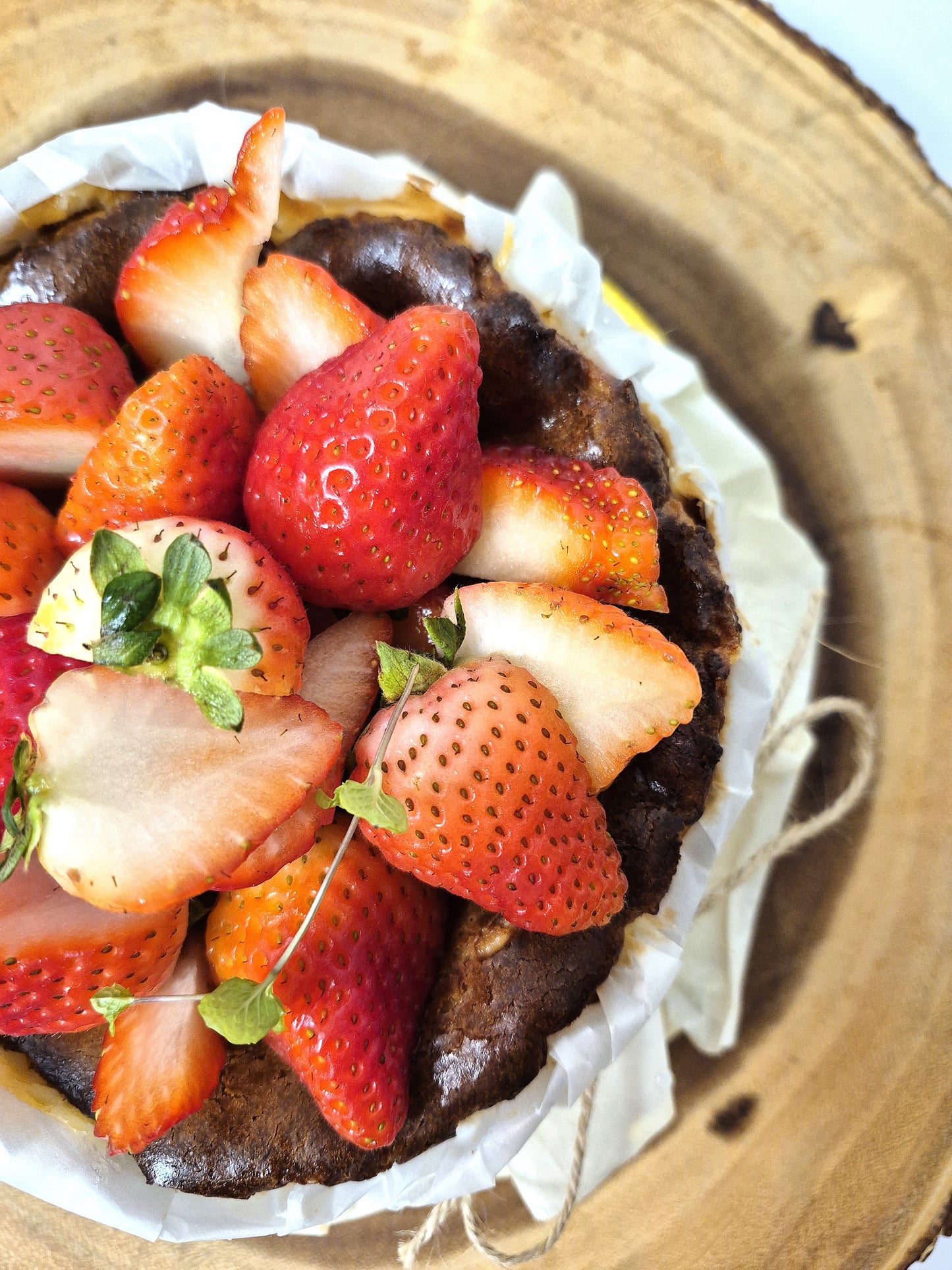 Basque Burnt Cheesecake ( 6 Inches ) Topped Fresh Fruit